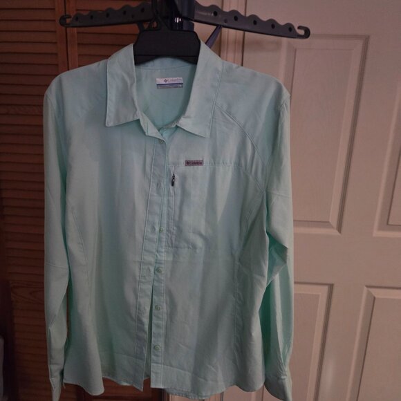 Columbia hiking shirt. New without tags. Never worn. - Picture 2 of 5